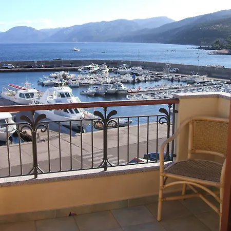 فندق Il Nuovo Gabbiano كالا غونوني